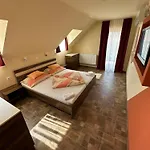 Balatonfueredi Borostyan Panzio 3*