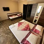 Balatonfueredi Borostyan Panzio Bed & Breakfast 3*