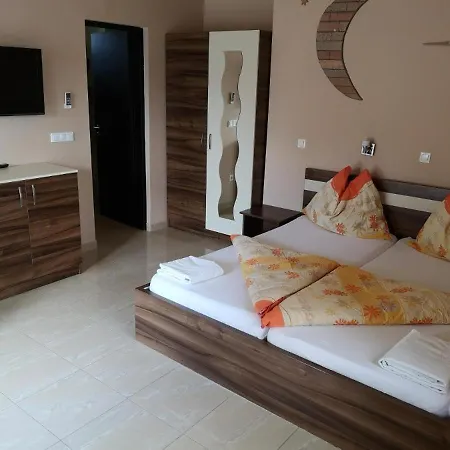 Balatonfueredi Borostyan Panzio B&B 블로톤퓌레드