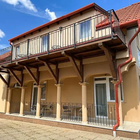 Bed & Breakfast Balatonfueredi Borostyan Panzio