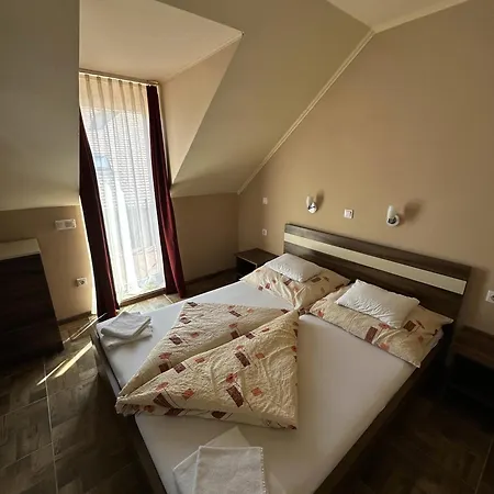 Balatonfueredi Borostyan Panzio Bed and Breakfast