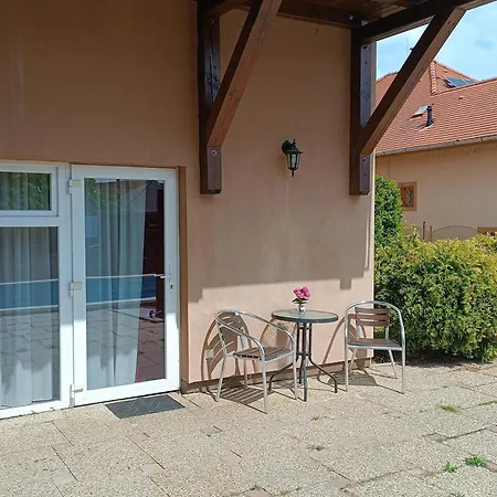 Oda ve Kahvaltı Balatonfueredi Borostyan Panzio 3*