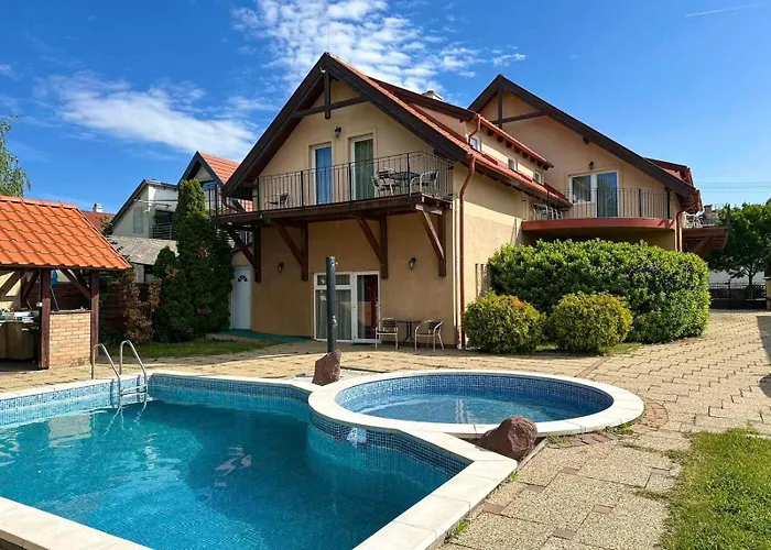 Balatonfueredi Borostyan Panzio Oda ve Kahvaltı 3*