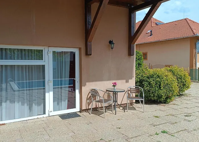 Oda ve Kahvaltı Balatonfueredi Borostyan Panzio 3*