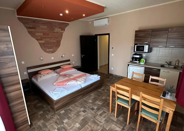 Oda ve Kahvaltı Balatonfueredi Borostyan Panzio 3*