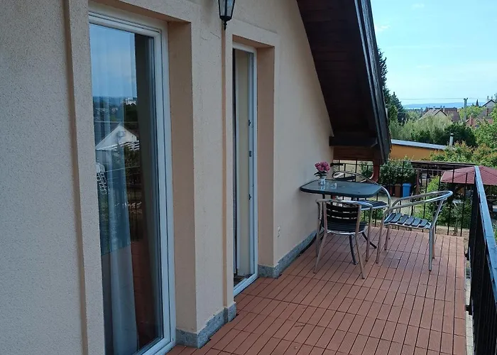 Oda ve Kahvaltı Balatonfueredi Borostyan Panzio 3*